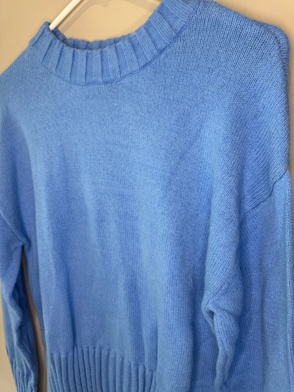 GAP Women’s Medium Crewneck Light Blue Sweater - Picture 2 of 6